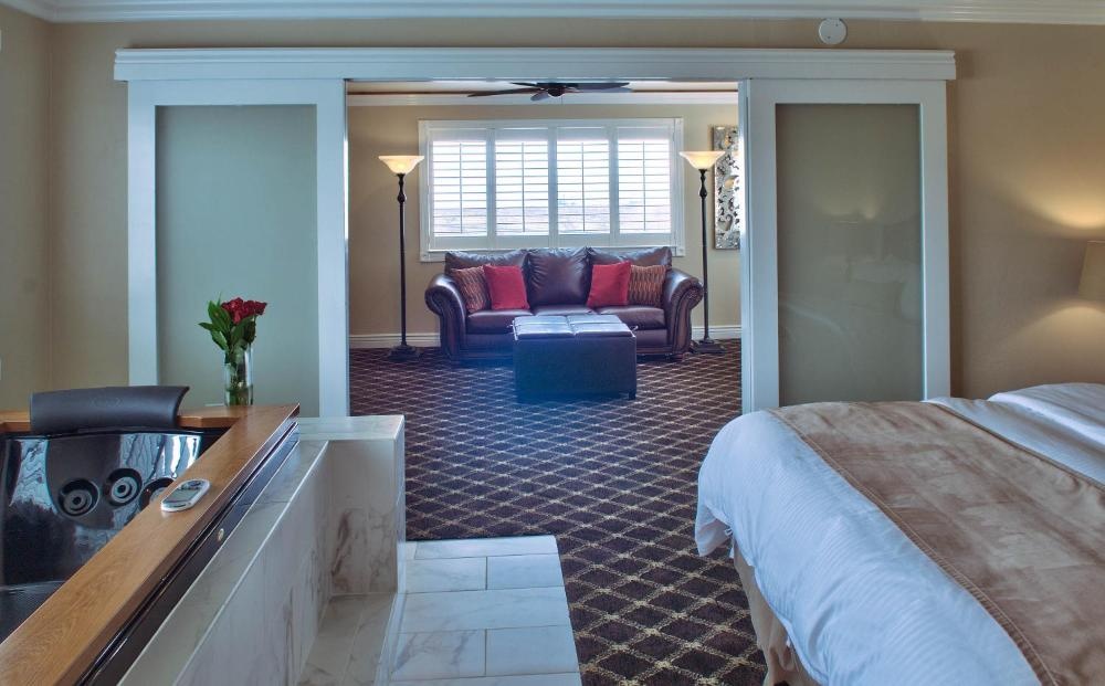 Lovers Point Inn