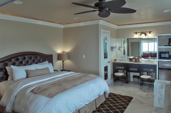 Lovers Point Inn image 5